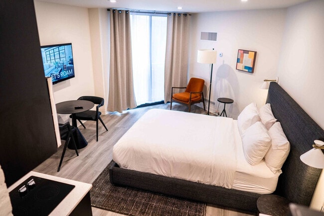 Building Photo - 77 9th St E