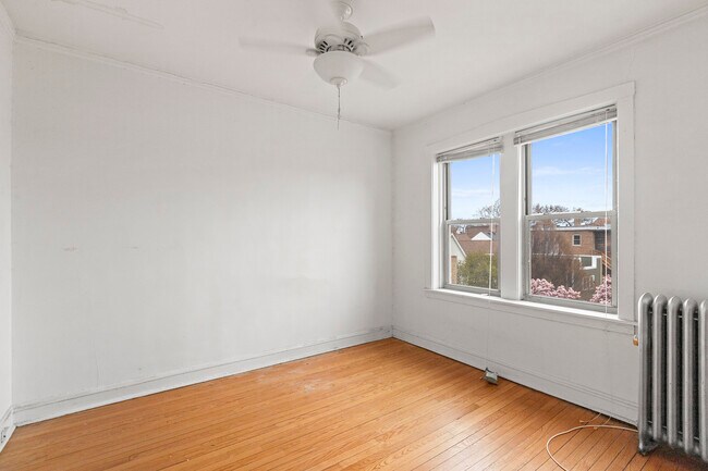 Building Photo - 4501 North Greenview-2E