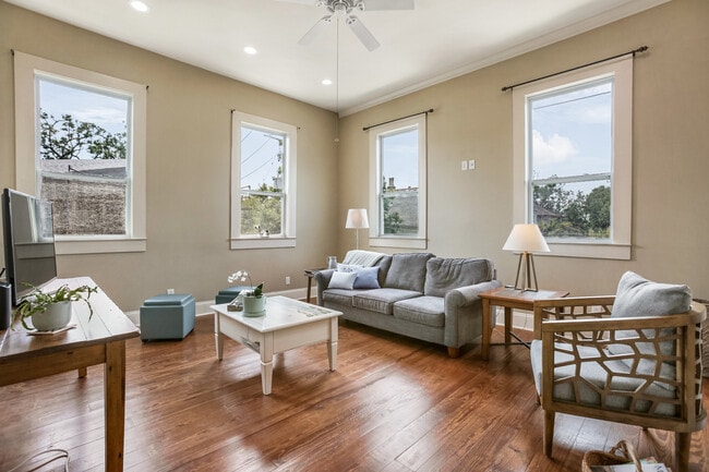 Building Photo - 5417 Danneel St