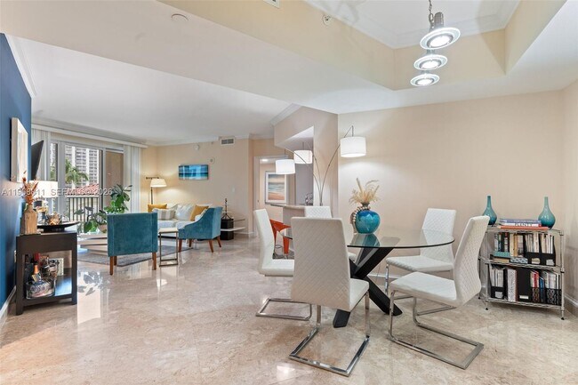 Building Photo - 19900 E Country Club Dr