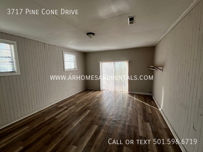 Foto del edificio - 3717 Pine Cone Dr