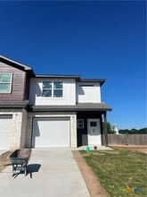 Building Photo - 1806 Royal Loop