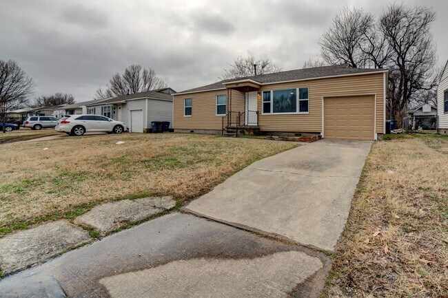 Foto del edificio - 3 Bed / 1 Bath in Tulsa!
