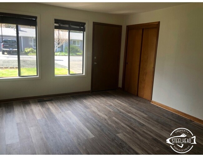 Building Photo - 4560 4th Pl N