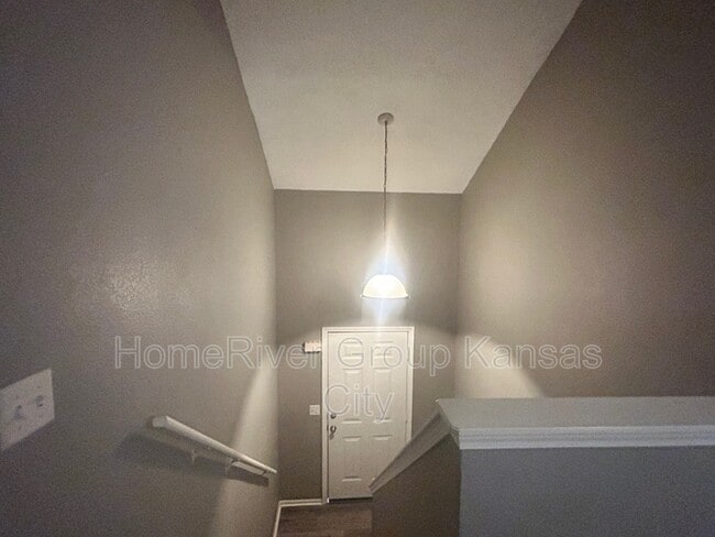 Building Photo - 5631 N Northwood Terrace