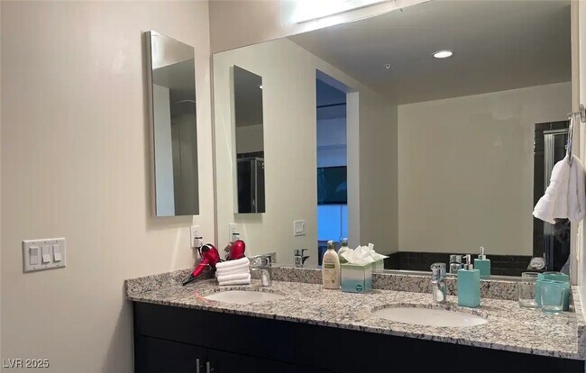 Foto del edificio - 353 E Bonneville Ave