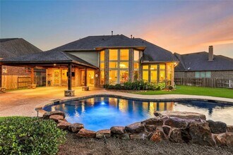 Building Photo - 2403 Haven Hill Dr