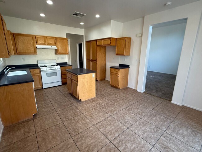 Foto del edificio - Brentwood Community- Centrally Located- 3 ...