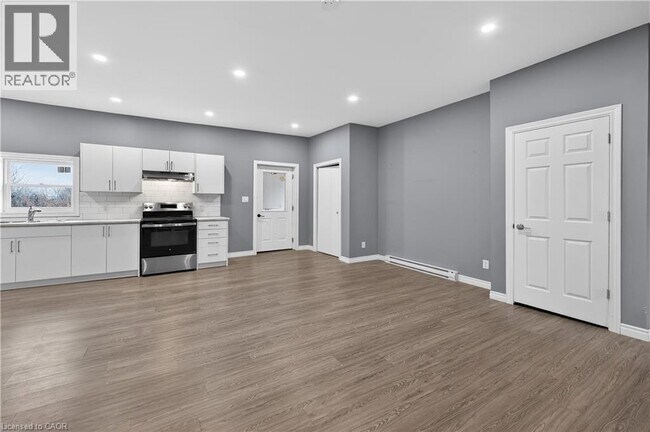 Photo du bâtiment - 12 Main St E