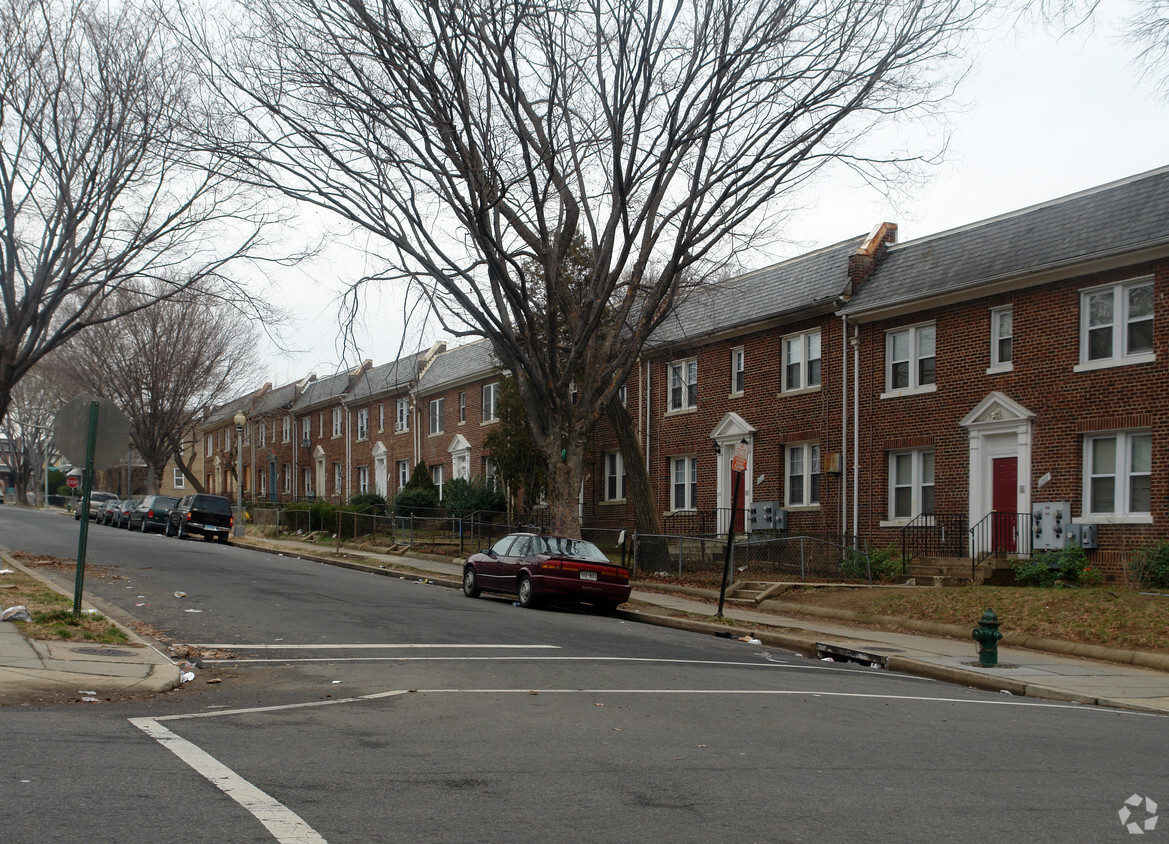 Building Photo - 1325 Orren St NE