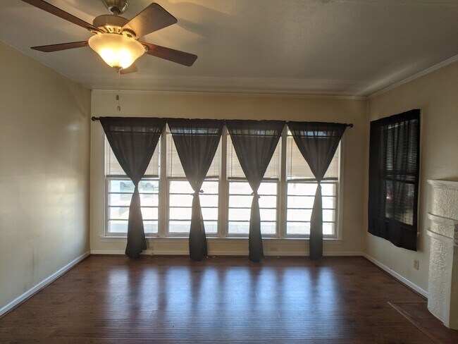 Foto del edificio - 1428 Axtell St