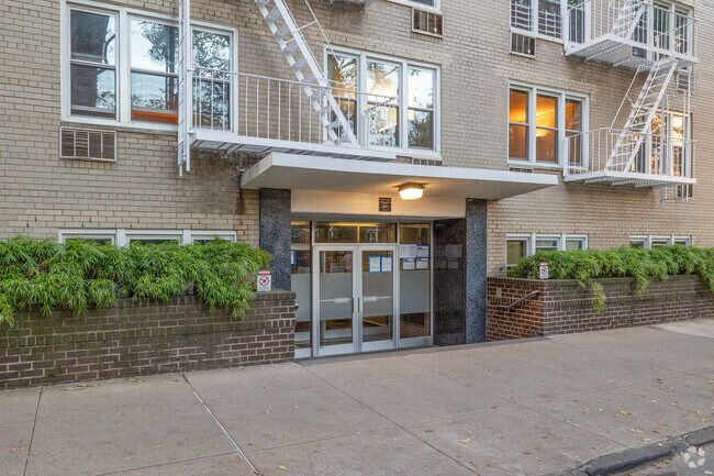 Entrada - 54 Orange St