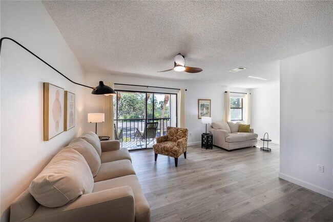 Building Photo - 638 Bird Bay Dr E