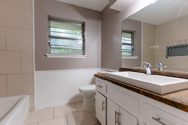 Photo - Charming 5 Bedroom House