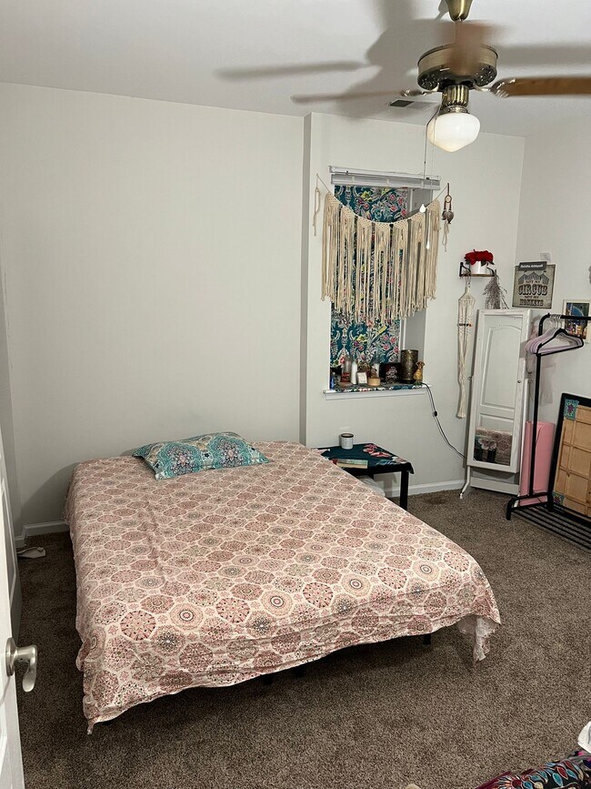 5304 Warminster Dr Unit 305, Virginia Beach, VA 23455 Condo for Rent