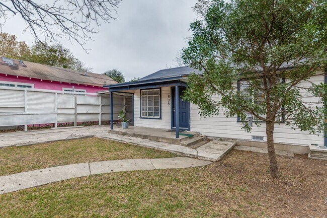 Building Photo - CHARMING 2-BEDROOM HOME IN PROSPECT HILL