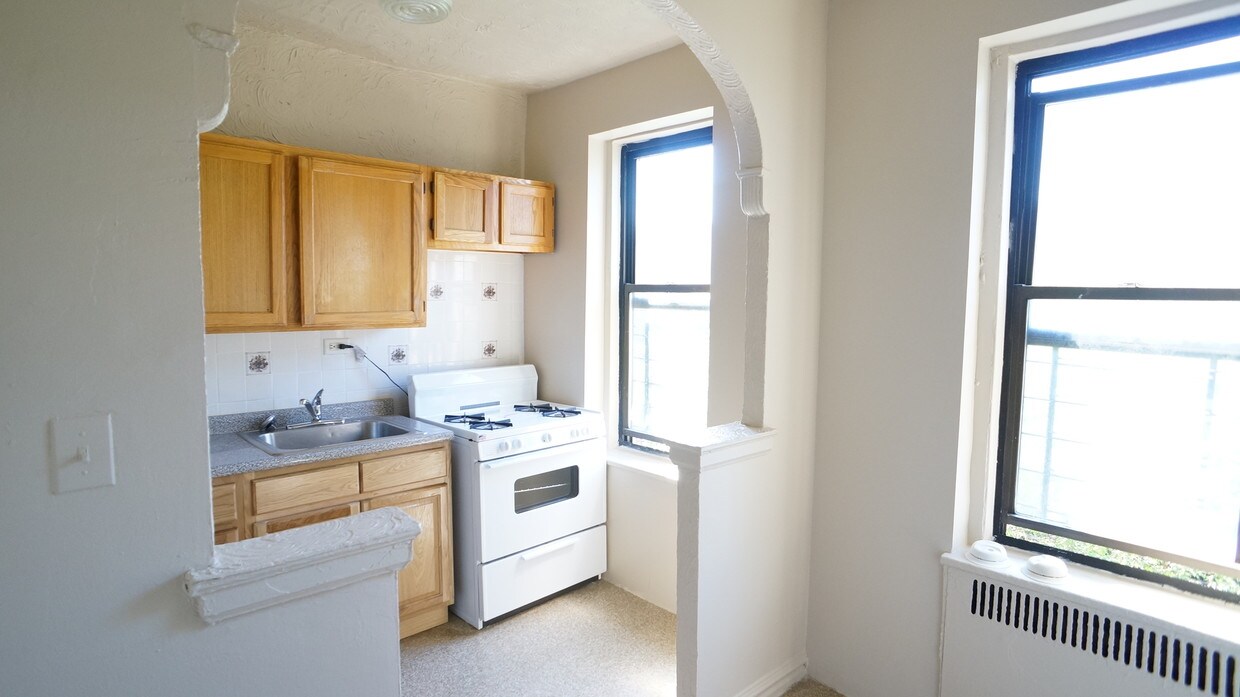 Primary Photo - 1755 Clay Ave