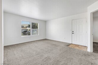 Building Photo - 5055 W Hacienda Ave