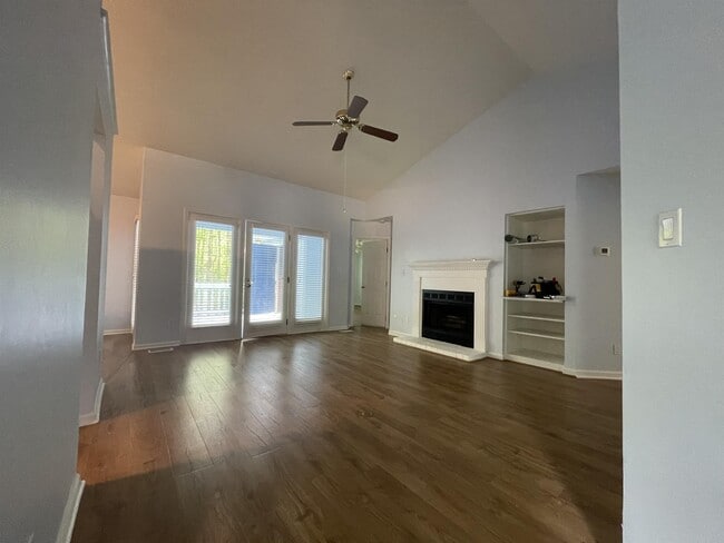 Building Photo - 137 Renwick Ct