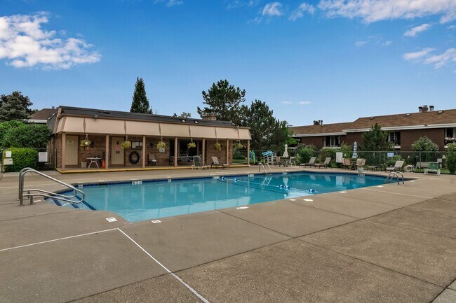 Foto del edificio - 225 Charter Oaks Dr