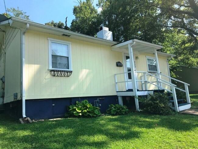 Building Photo - 2 Bed/ 1 Bath Oak Ridge