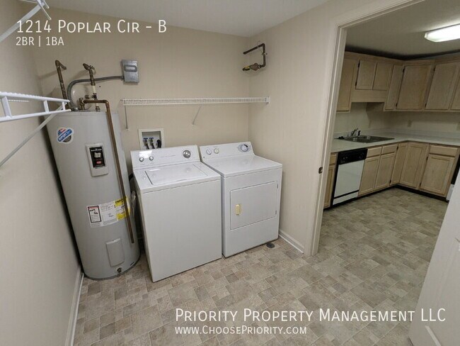 Building Photo - 1214 Poplar Cir
