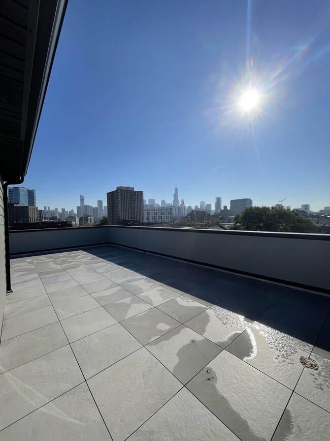 Building Photo - 719 N Elizabeth St