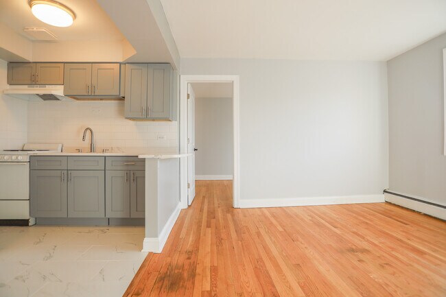 Foto del edificio - 6106 N Kenmore Ave
