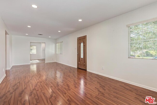 Foto del edificio - 17322 Martha St