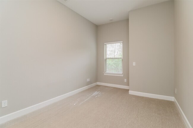 Foto del edificio - 5107 Royal Heath Dr