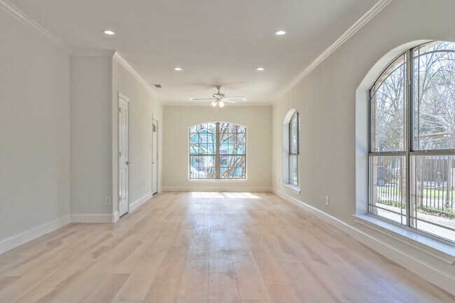 Building Photo - Fully Updated 1910 Craftsman in Mount Auburn | 3BD/2BA Near Lakewood
