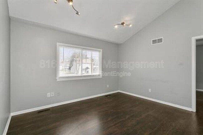 Building Photo - 1229 W Hayward Ave