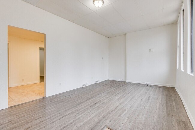 Foto del edificio - 705 Brownsville Rd