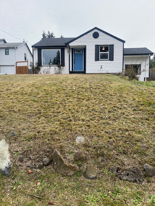 Photo - 558 Windsor Pl NE House