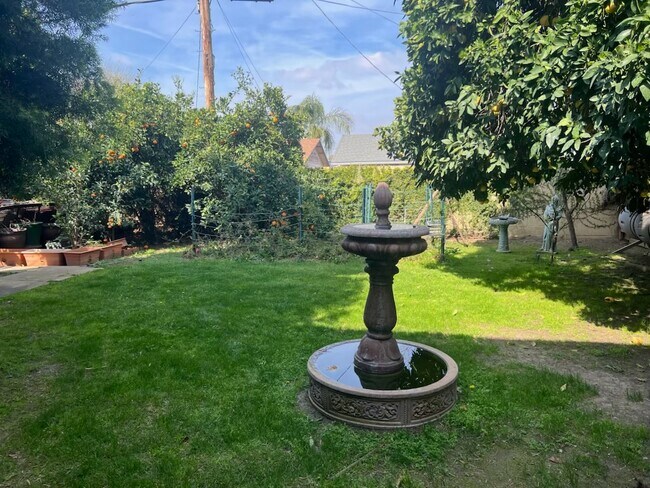 Foto del edificio - 5908 Stockdale Hwy