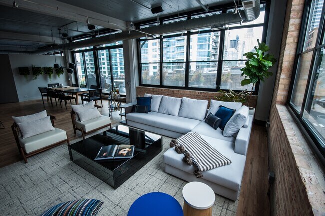 Living Room 2 - 850 W Adams St