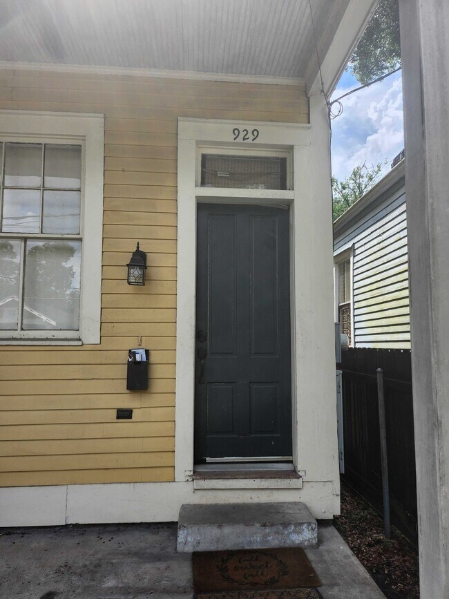 Foto del edificio - 929 Dante