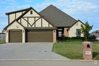 Building Photo - 111 London Dr