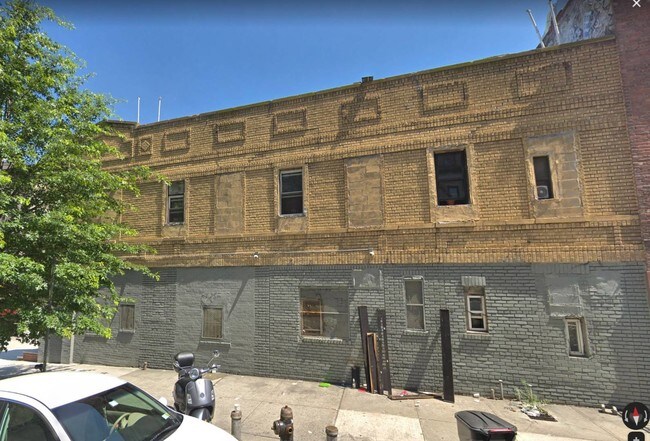 Building Photo - 373 S 1st St