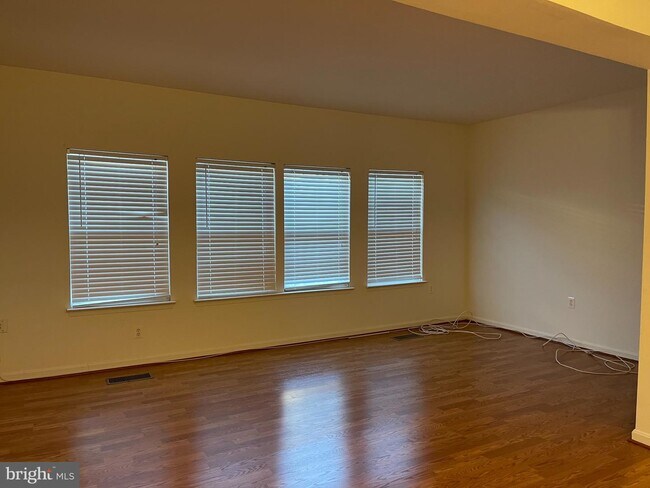 Foto del edificio - 4080 Fountainside Ln