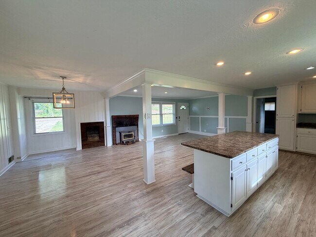 Foto del edificio - 416 Martha Ln