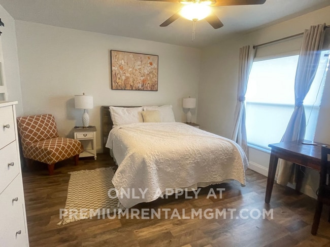Foto del edificio - 1718 Silver Creek Ct