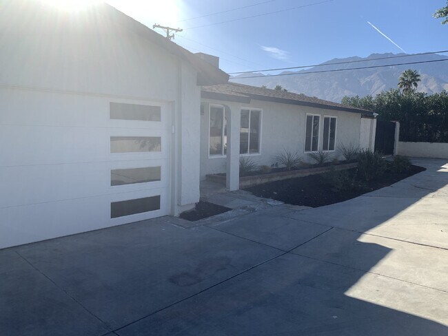 Foto del edificio - Fully Renovated Gem in the Desert
