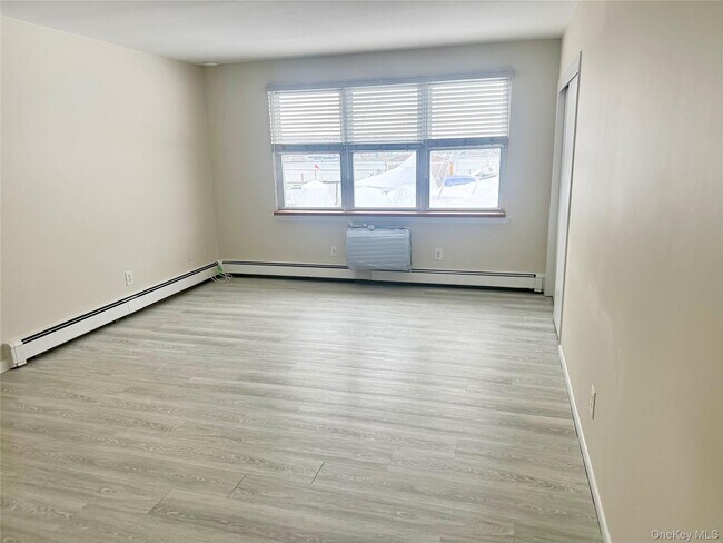 Foto del edificio - 3 Toms Point Ln