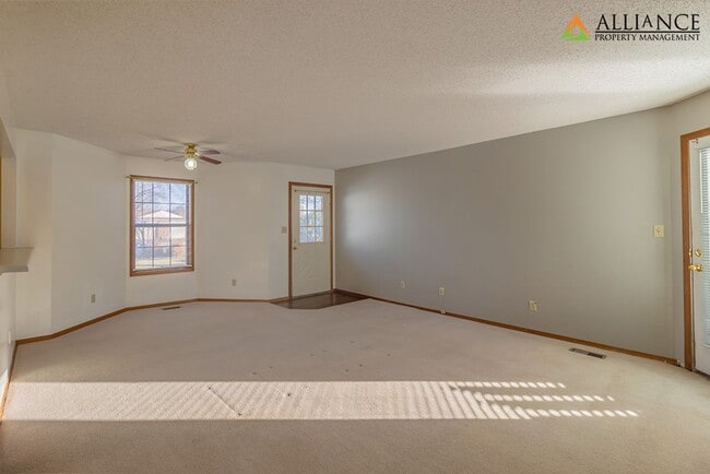 Building Photo - Willow Ln. 2313 - 15