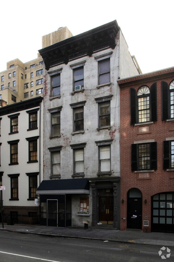 Primary Photo - 228 W 10th St