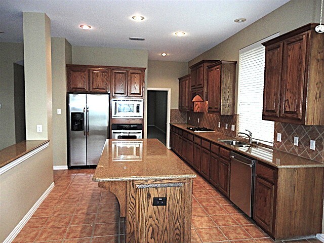 Building Photo - 6214 Crestridge Ln