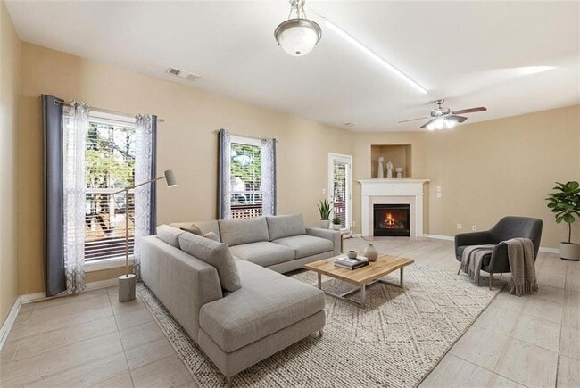 Foto del edificio - 6199 Thorncrest Dr