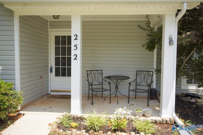 Foto del edificio - 252 Mountain Creek Dr