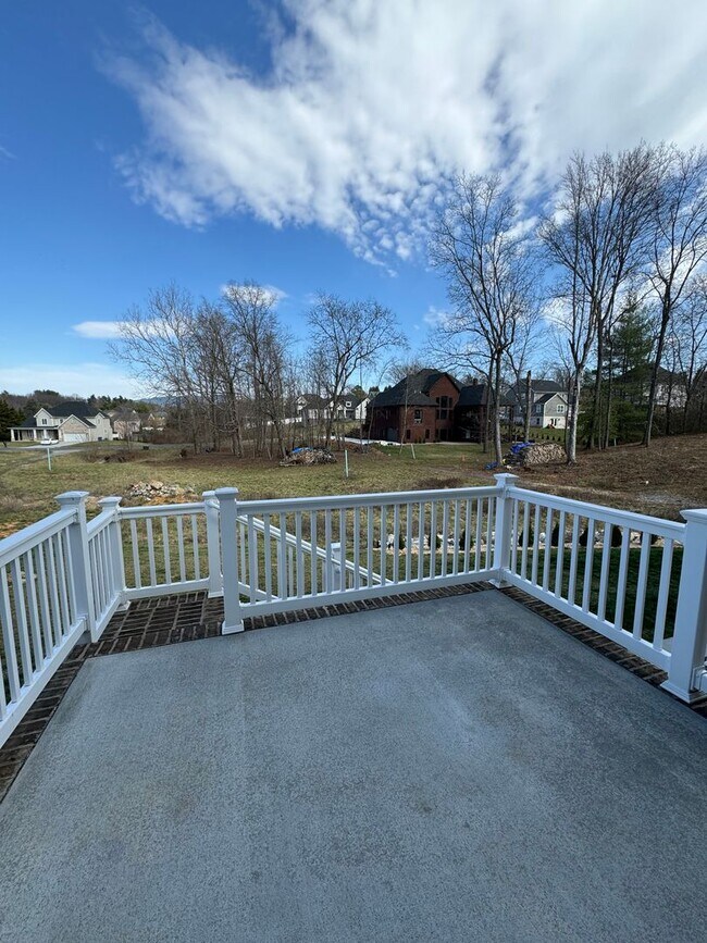 Foto del edificio - Like New Duplex for Rent